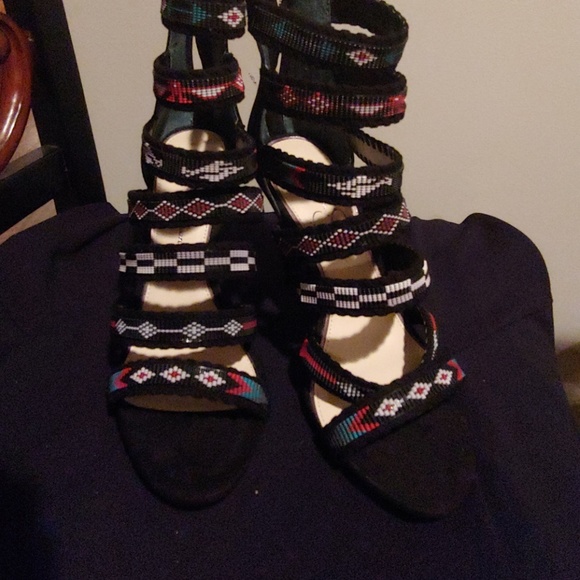 Shies - Picture 2 of 6